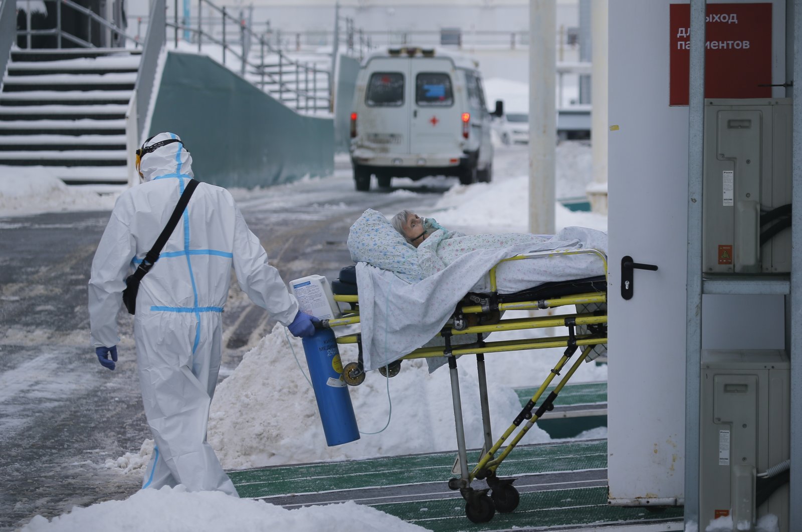 Medical workers carry a patient suspected of having coronavirus on a stretcher at a hospital in Kommunarka, outside Moscow, Russia, Jan. 29, 2022. (AP Photo)
