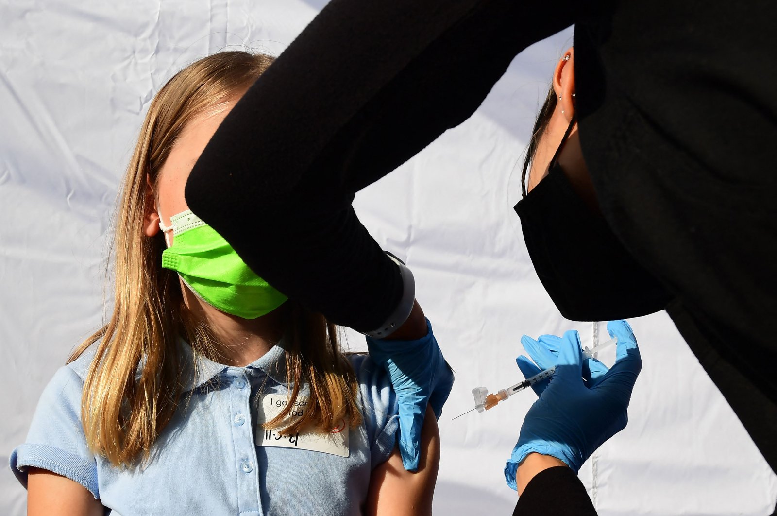 In this file photo taken on Nov. 5, 2021, a child receives a dose of Pfizer-BioNTech&#039;s COVID-19 vaccine at an event launching school vaccinations in Los Angeles, California, U.S. (AFP Photo)