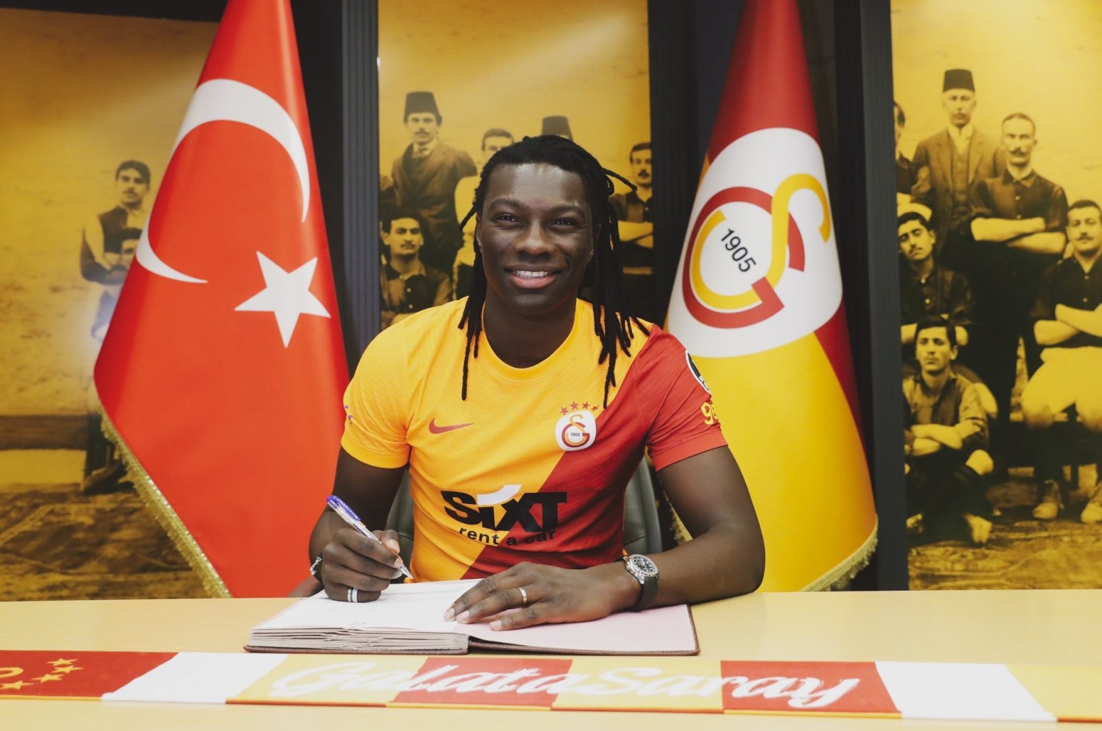 French forward Bafetimbi Gomis signs a deal with Turkish Süper Lig side Galatasaray, Istanbul, Turkey, Feb. 2, 2022. (IHA Photo)