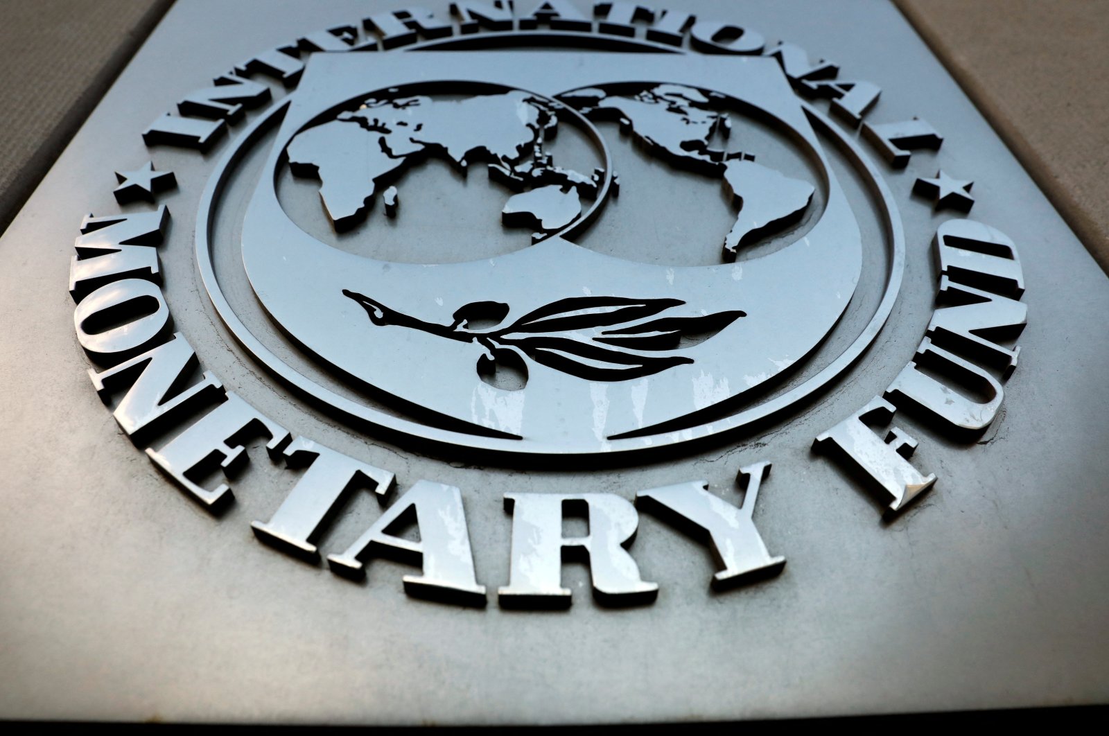 The International Monetary Fund (IMF) logo is seen outside its headquarters in Washington, D.C., U.S., Sept. 4, 2018. (Reuters Photo)