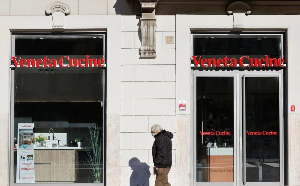 A man walks past Veneta Cucine store, amid the coronavirus disease (COVID-19) pandemic in Rome, Italy, Dec. 13, 2021. (Reuters Photo)