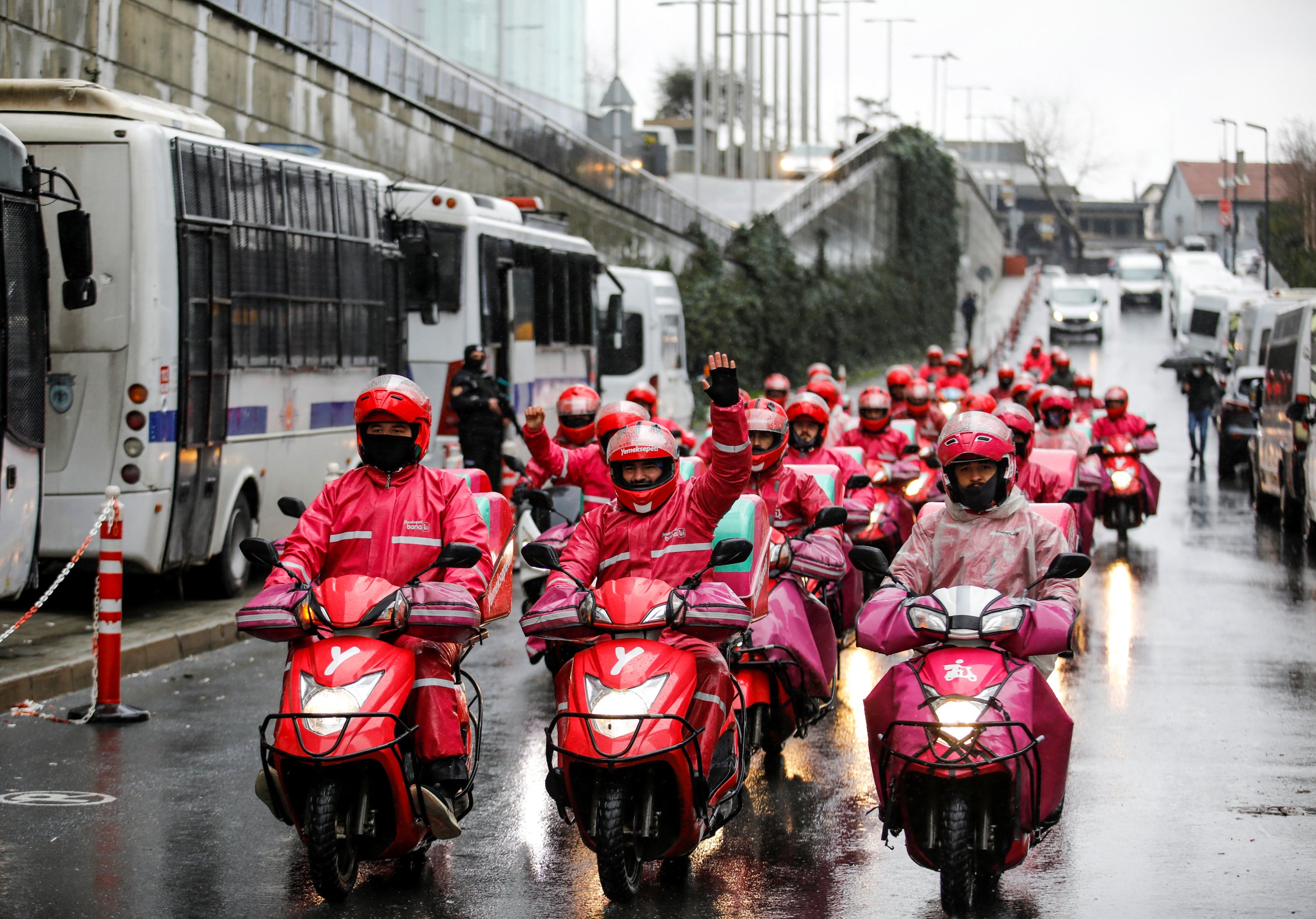 Delivery couriers of Yemeksepeti on strike shout slogans on their scooters during a demonstration to demand higher wages in front of the company headquarters in Istanbul, Turkey Feb. 3, 2022. (Reuters Photo)