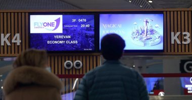 Passengers wait to check-in at the FlyOne Armenia counter for a flight from Istanbul to Yerevan at the Istanbul International Airport in Istanbul, Turkey, Feb. 2, 2022. (REUTERS Photo)