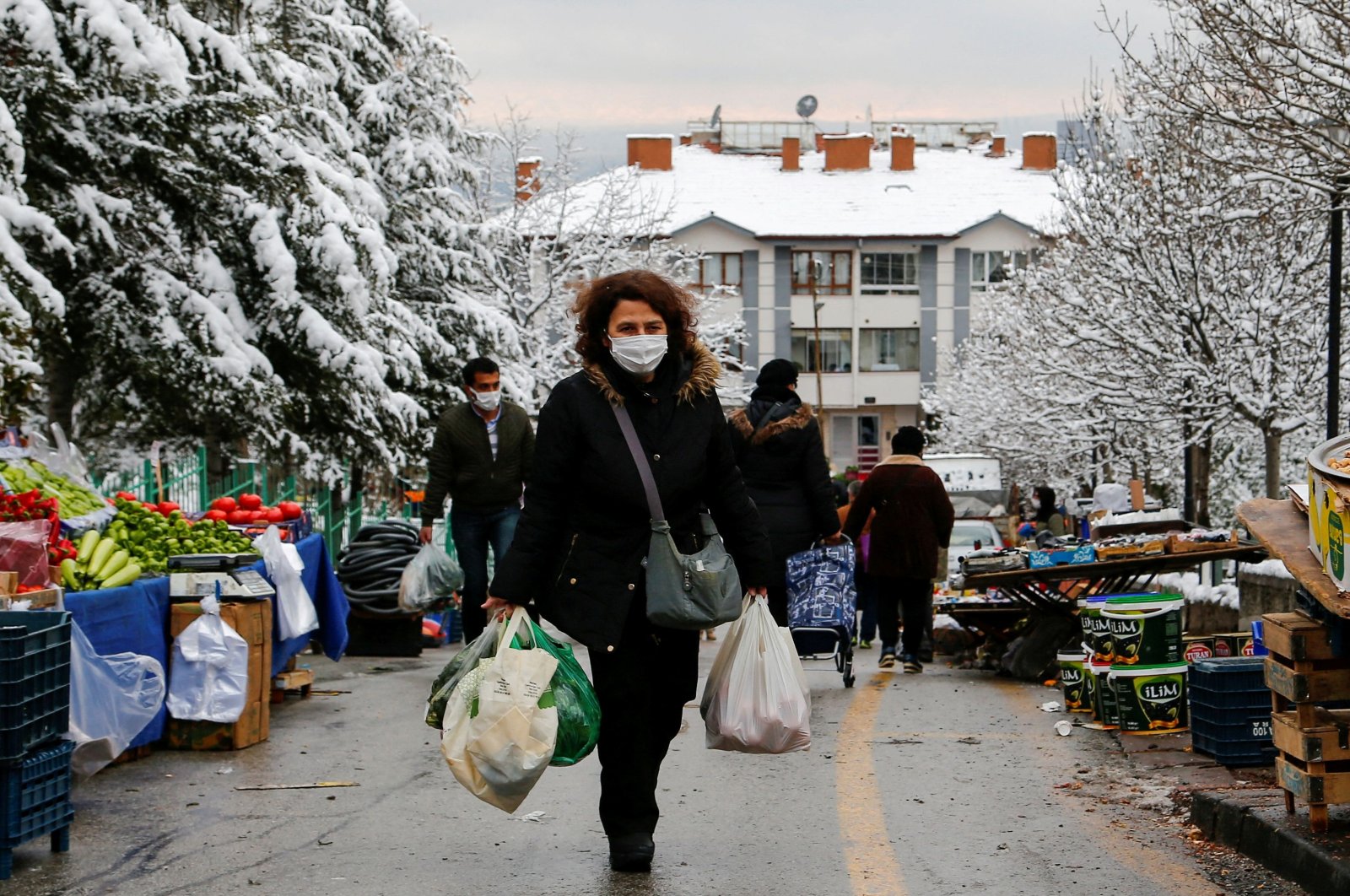 People shop at a street market in Ankara, Turkey, Dec. 20, 2021. (Reuters Photo)