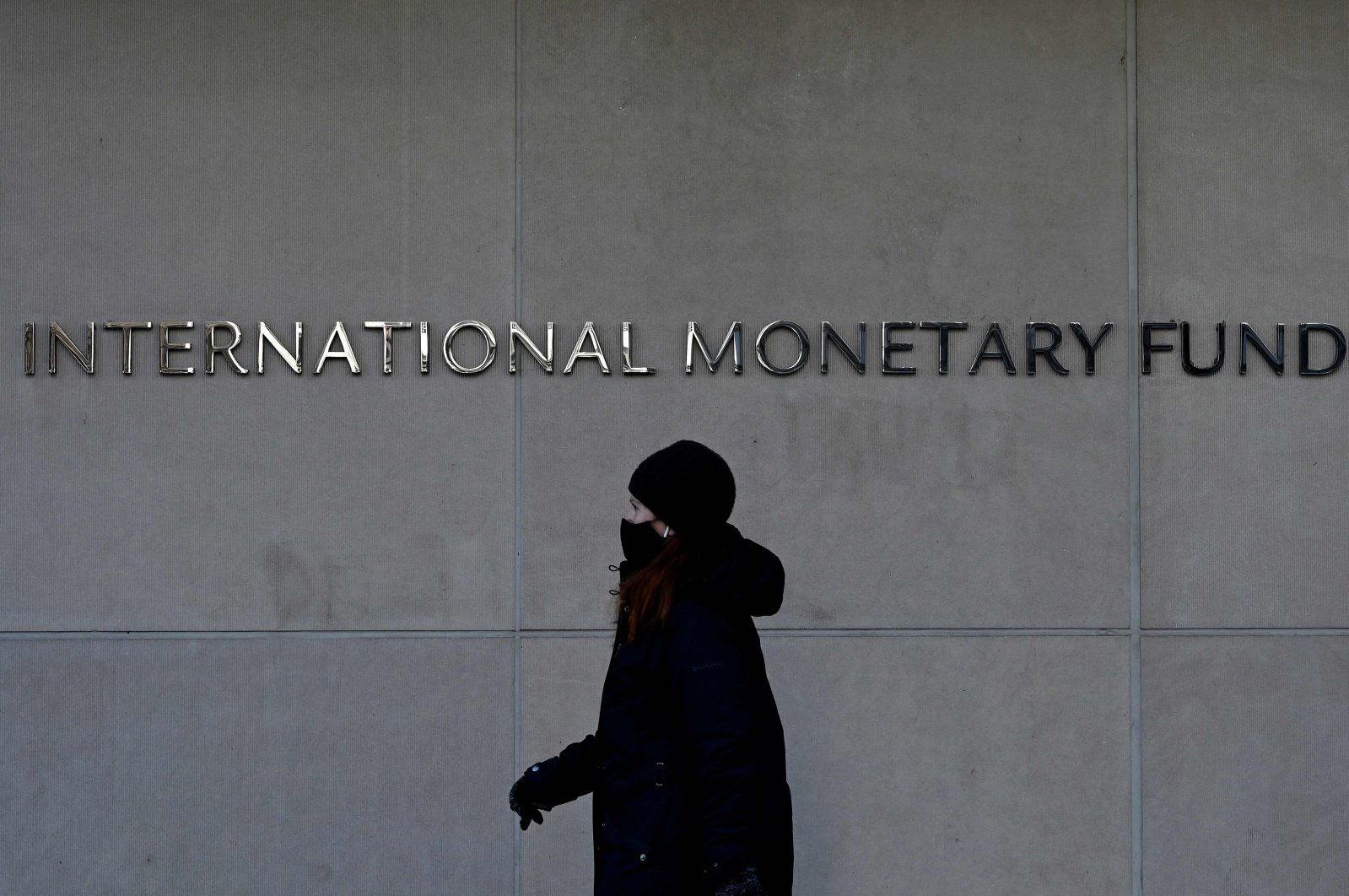 A woman walks past the International Monetary Fund headquarters in Washington, D.C., U.S., Jan. 26, 2022. (AFP Photo)