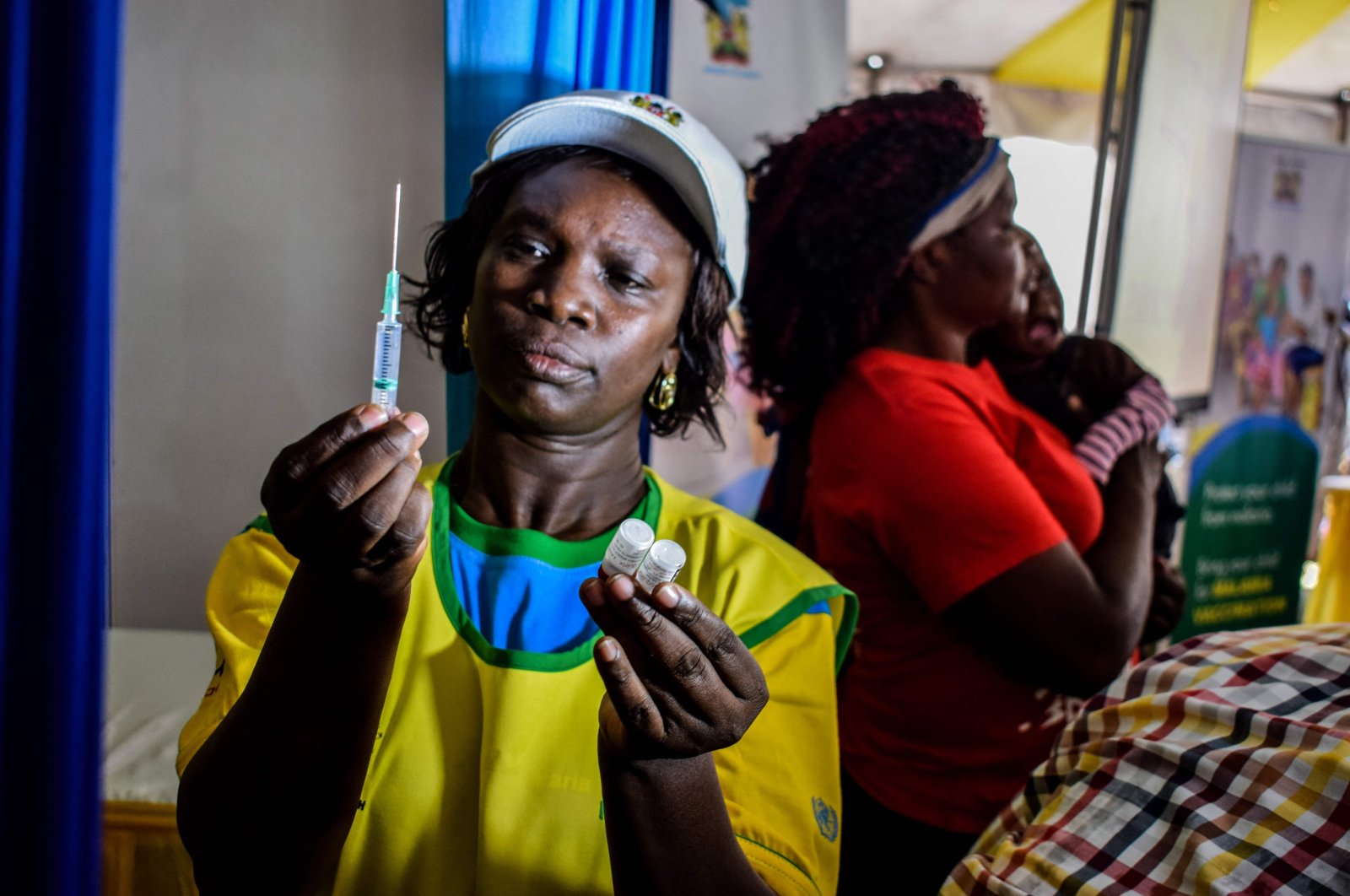 A health worker prepares a vaccine during the launch of the Malaria vaccine in Kenya&#039;s lakeside town of Ndhiwa, Homabay County, western Kenya, Sept. 13, 2019. (AFP Photo)
