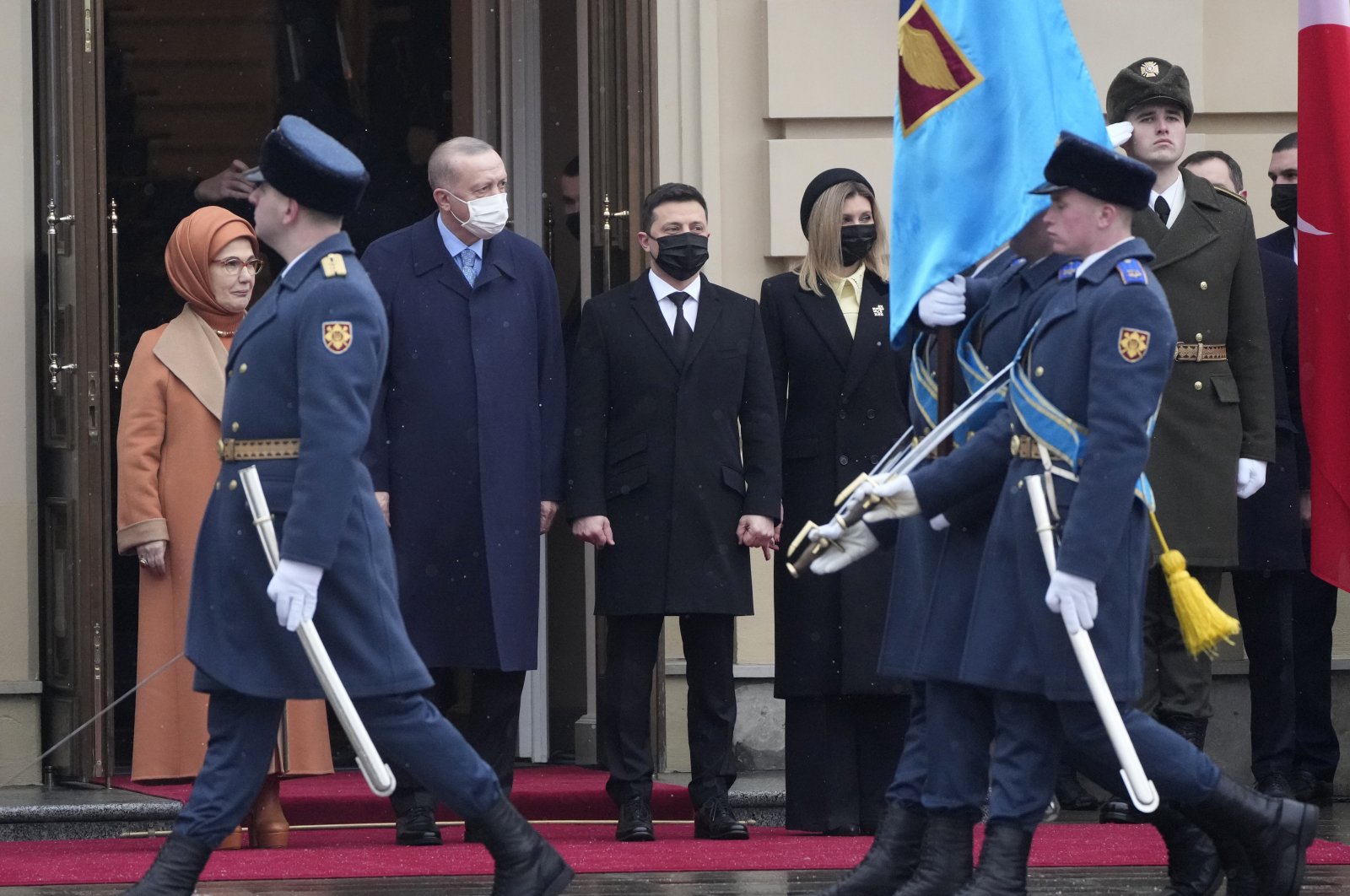 President Recep Tayyip Erdoğan (C-L) accompanied by his wife Emine (L), Ukrainian President Volodymyr Zelenskyy (C) and his wife Olena (C-R), review the honor guard during a welcome ceremony ahead of their meeting in Kyiv, Ukraine, Feb. 3, 2022. (AP Photo)