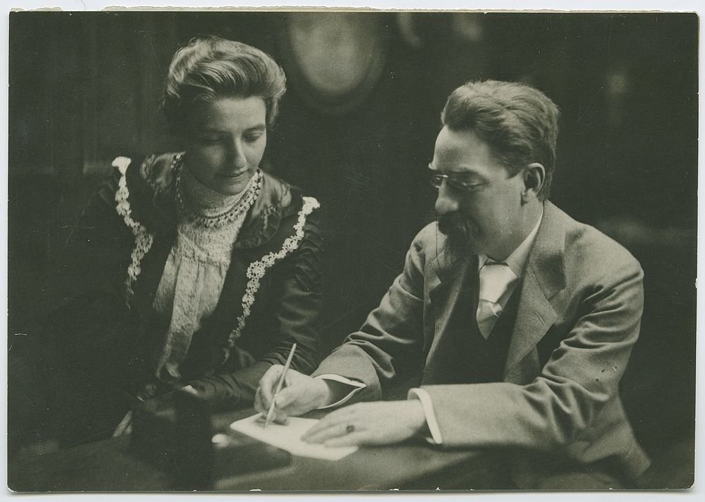 An old photo shows Beatrice and Sidney Webb working together in 1895. (Wikimedia)