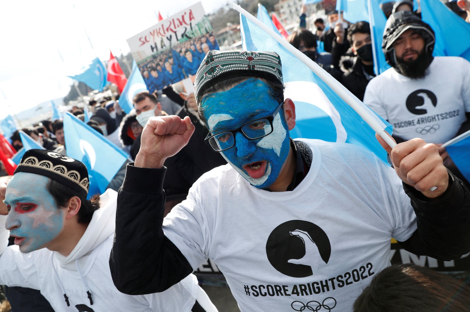 People from China&#039;s Uyghur Muslim ethnic group shout slogans during a rally against the 2022 Beijing Winter Olympic Games over China&#039;s treatment of the minority, Istanbul, Turkey, Feb. 4, 2022. (Reuters Photo)