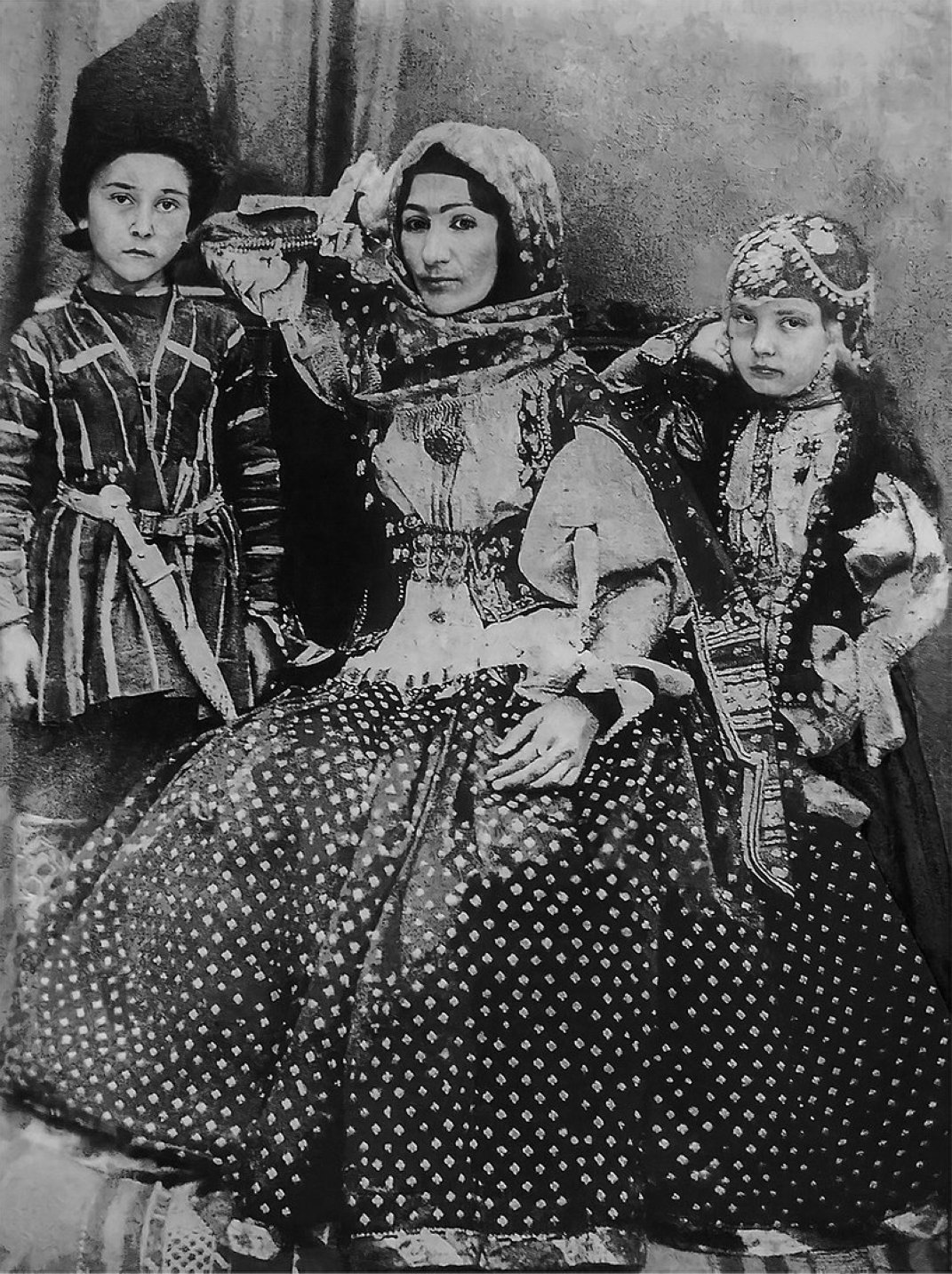 Khurshidbanu Natavan with her children. (Wikimedia) 