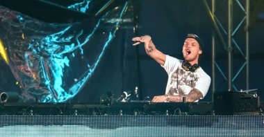 Swedish musician, DJ, remixer and record producer Avicii (Tim Bergling) performs at the Summerburst music festival at Ullevi stadium in Gothenburg, Sweden, May 30, 2015 (AFP Photo)