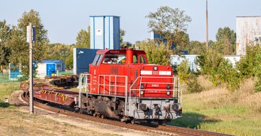 A DB Cargo diesel locomotive arrives at a railway station in Brest, Belarus. (Shutterstock Photo)