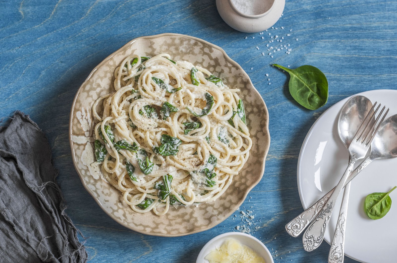 You can add parmesan while serving creamy spinach spaghetti. (Shutterstock) 
