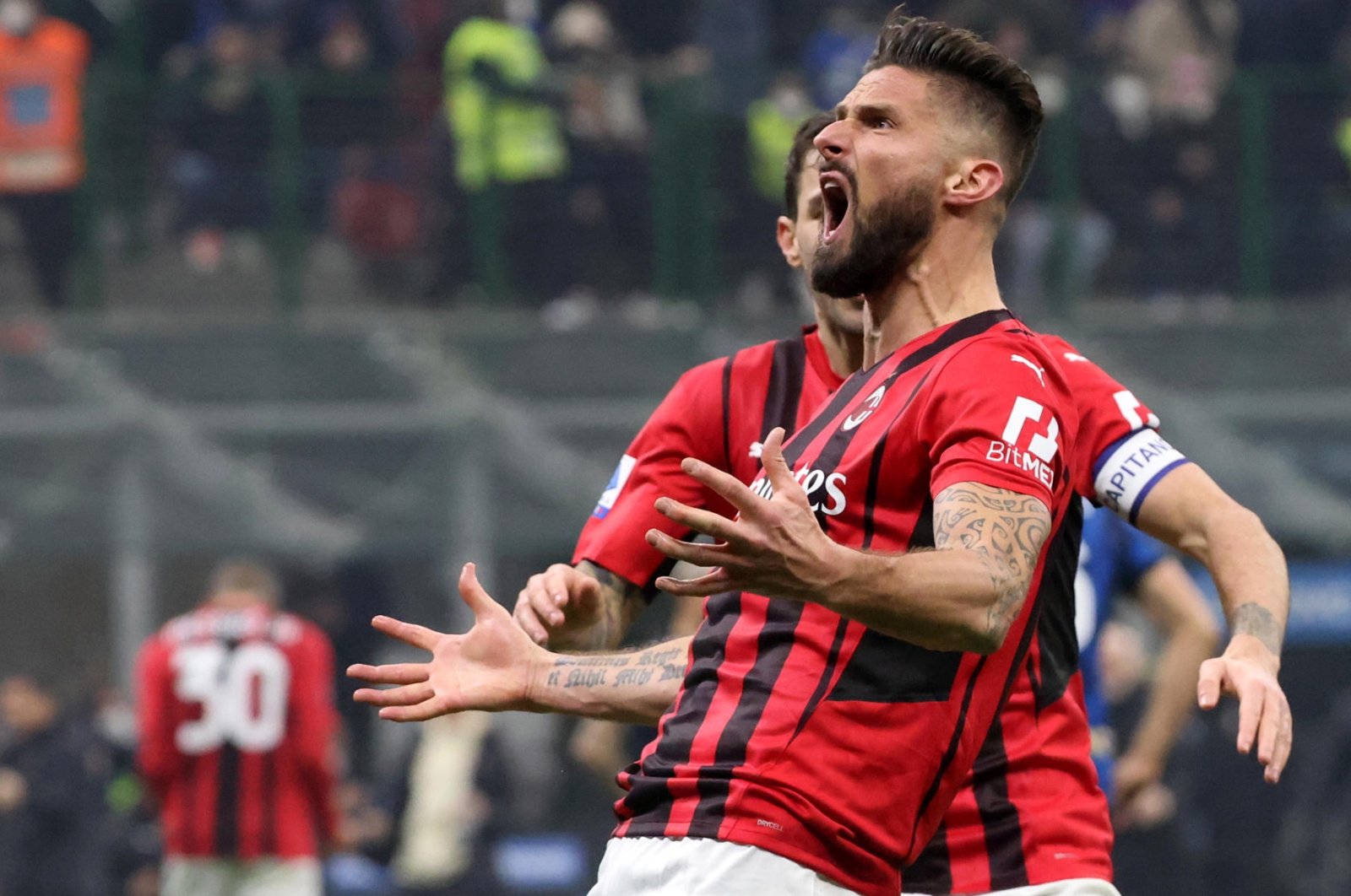 Milan menghancurkan perburuan gelar Serie A saat Giroud mengalahkan Inter