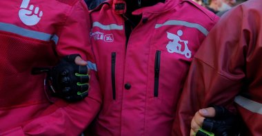 Striking delivery couriers of Yemeksepeti take part in a demonstration to demand higher wages in front of the company headquarters, Istanbul, Turkey, Feb. 5, 2022. (Reuters Photo)