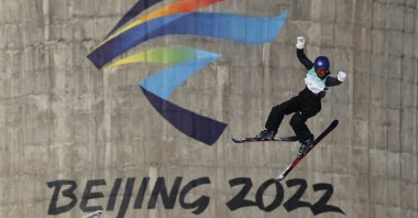 China&#039;s Eileen Gu in action at the Beijing 2022 Winter Olympics freestyle skiing, Beijing, China, Feb. 7, 2022. (Reuters Photo)