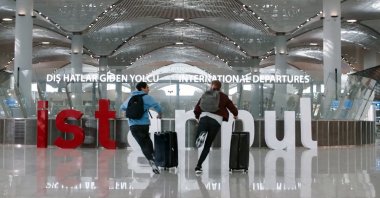 Digital illusionist and filmmaker Zach King (L) and his co-star J.J. Carroll are seen racing at Istanbul Airport in this screengrab from Turkish Airlines&#039; new commercial. (AA Photo)