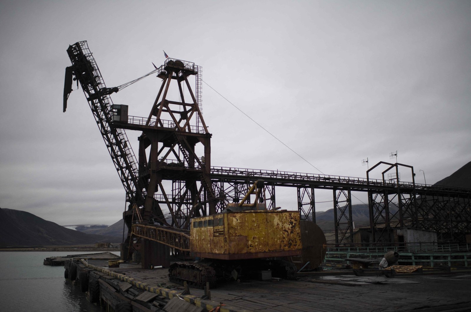 A disused harbor crane stands at the abandoned ex-Soviet mining village of Pyramiden, in Svalbard, Norway, Sept. 21, 2021. (AFP Photo)