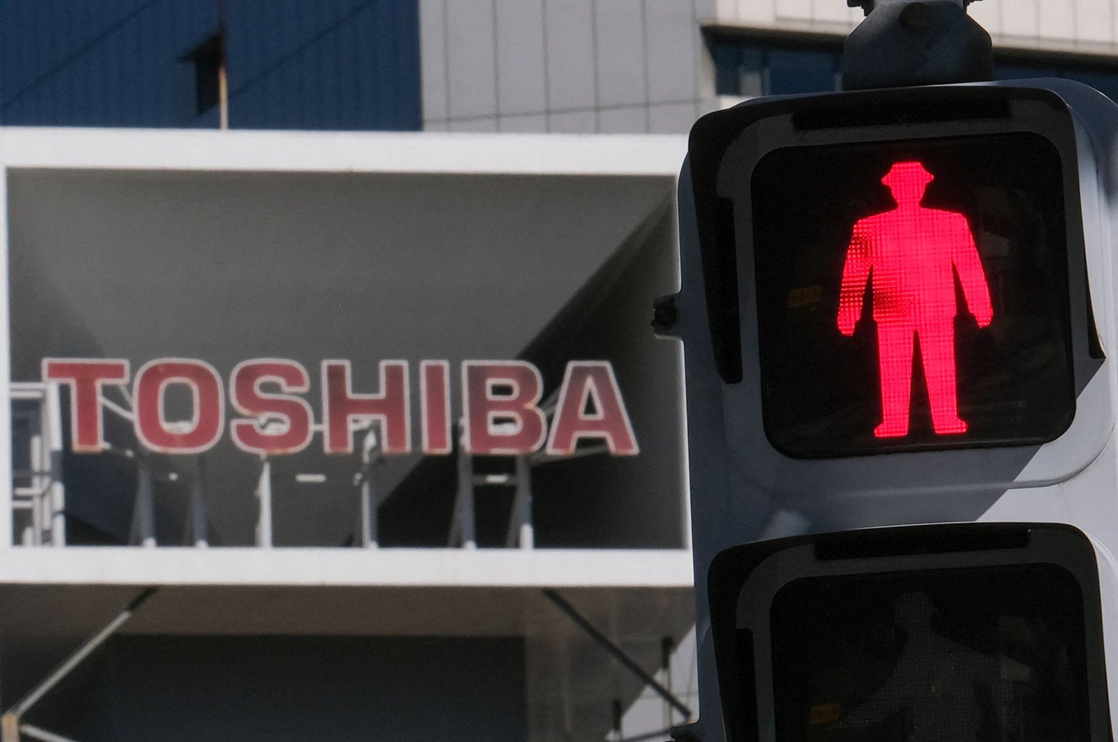The logo of Japanese industrial group Toshiba is seen on top of a building at its headquarters in Tokyo, Japan, Feb. 7, 2022. (AFP Photo)