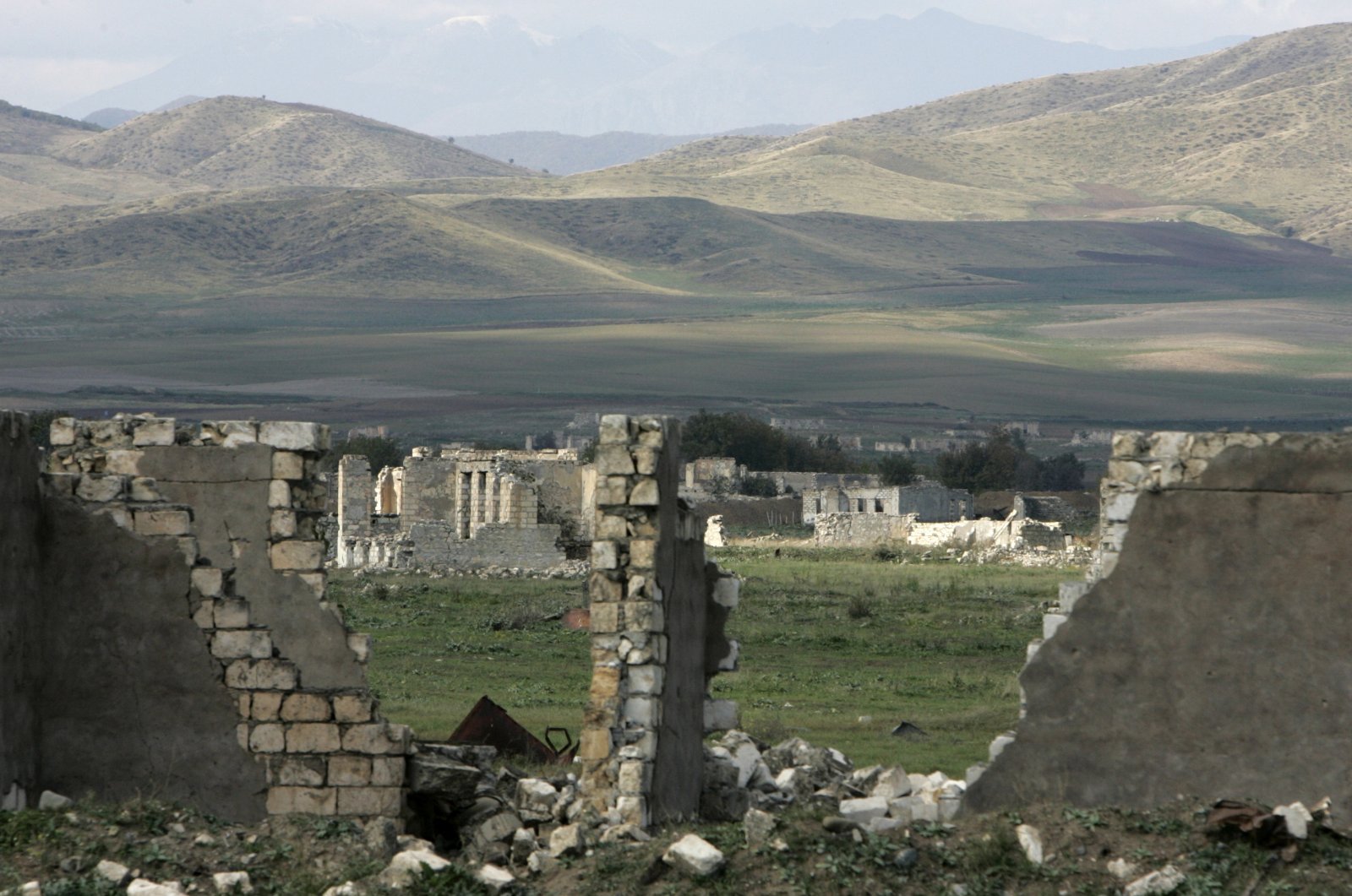 Ruins are seen, and which were completely destroyed during fighting in the 1990s, in the town of Agdam, in Nagorno Karabakh, Oct. 29, 2009. (Reuters Photo)