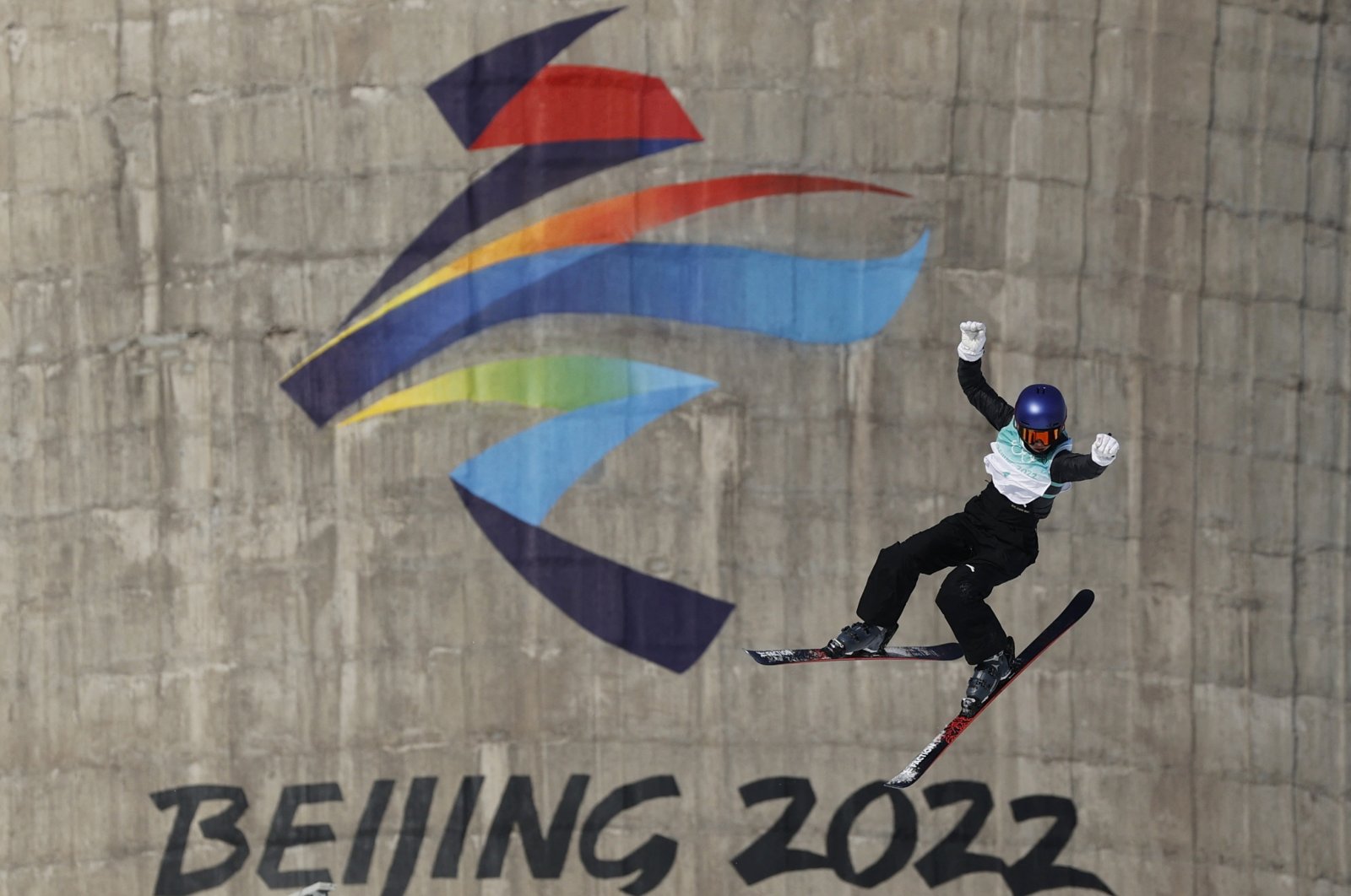 China&#039;s Eileen Gu in action at the Beijing 2022 Winter Olympics freestyle skiing, Beijing, China, Feb. 7, 2022. (Reuters Photo)