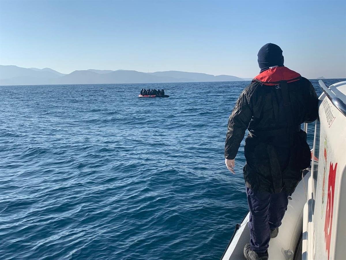 The coast guard rescued 45 migrants off Izmir province&#039;s Karaburun, Foça and Çeşme districts, Turkey, Feb. 7, 2022 (AA Photo)
