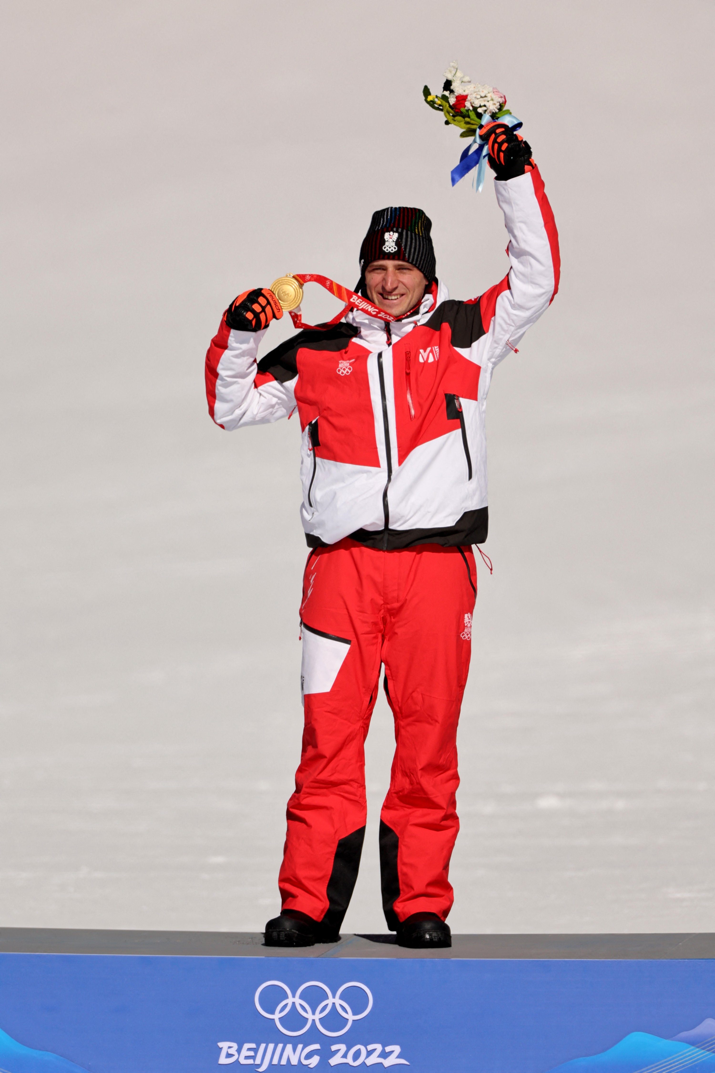 Austria's Matthias Mayer celebrates after winning gold in the Beijing Olympics Alpine skiing men's super-G final, Beijing, China, Feb. 8, 2022. (Reuters Photo)