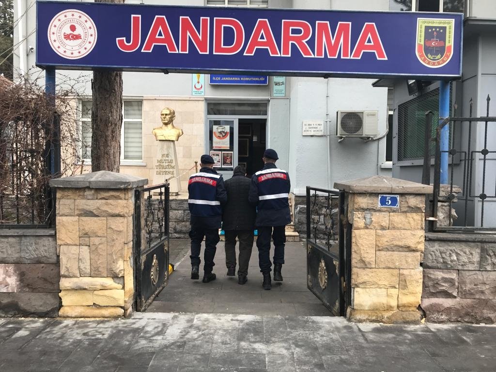 Gendarmerie officers escort a FETÖ suspect to gendarme station in Kayseri, central Turkey, Feb. 4, 2022. (AA PHOTO) 