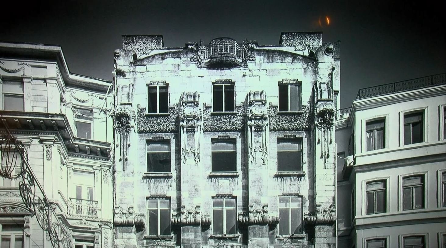 An old photo of the Botter Apartment, Istanbul. (DHA Photo)