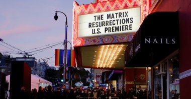 People wait for the guests to arrive for the premiere of &quot;The Matrix Resurrections&quot; in San Francisco, California, U.S., Dec. 18, 2021. (REUTERS)