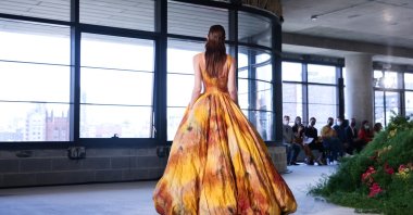 A model presents a creation from the Jason Wu collection during New York Fashion Week in Manhattan, New York City, U.S., Sep. 10, 2021. (Reuters Photo) 