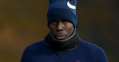 France&#039;s defender Kurt Zouma arrives for a training session in Clairefontaine-en-Yvelines, as part of the team&#039;s preparation for the upcoming 2022 World Cup qualifying matches, Paris, France, Nov. 11, 2021. (AFP Photo)
