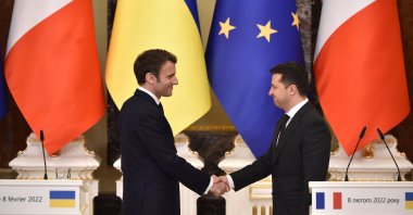 Ukrainian President Volodymyr Zelenskyy (R) and French President Emmanuel Macron shake hands after a press conference following their meeting in Kyiv, Ukraine, Feb. 8, 2022. (AFP Photo)