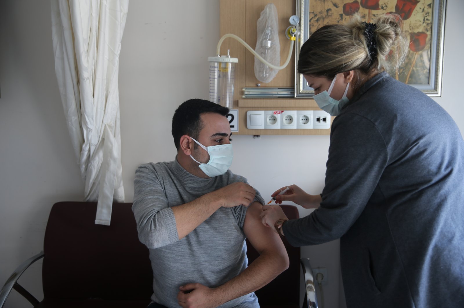Bünyamin Aytaç, a local, gets vaccinated with Turkovac at a hospital, in Mardin, southeastern Turkey, Feb. 7, 2022. (AA PHOTO) 