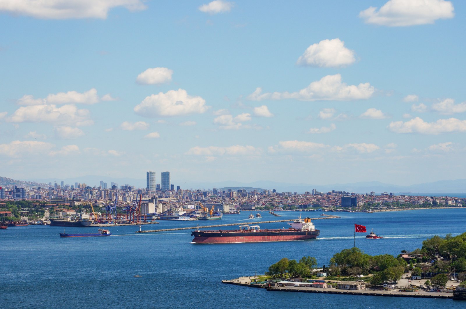 A container ship sails through the Bosporus, Istanbul, Turkey, June 29, 2021. (Shutterstock Photo)