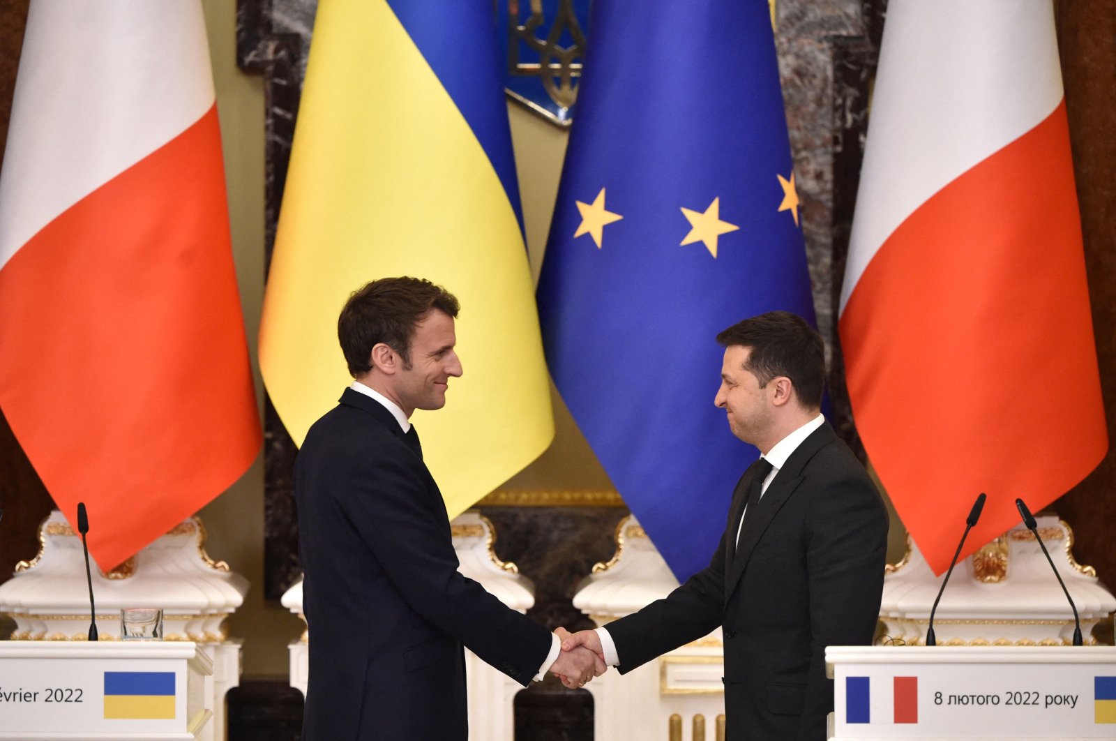 Ukrainian President Volodymyr Zelenskyy (R) and French President Emmanuel Macron shake hands after a press conference following their meeting in Kyiv, Ukraine, Feb. 8, 2022. (AFP Photo)