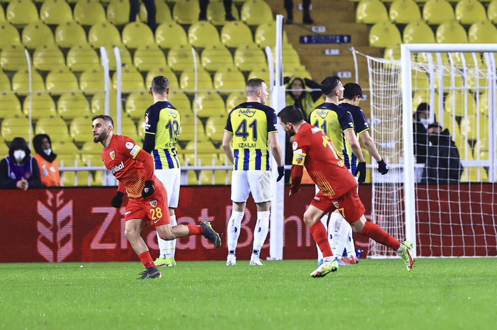 Kayserispor&#039;s Ramazan Civelek celebrates his goal during the Ziraat Turkish Cup match against Fenerbahçe at the Ülker Stadium on Feb. 8, 2022. (AA Photo)