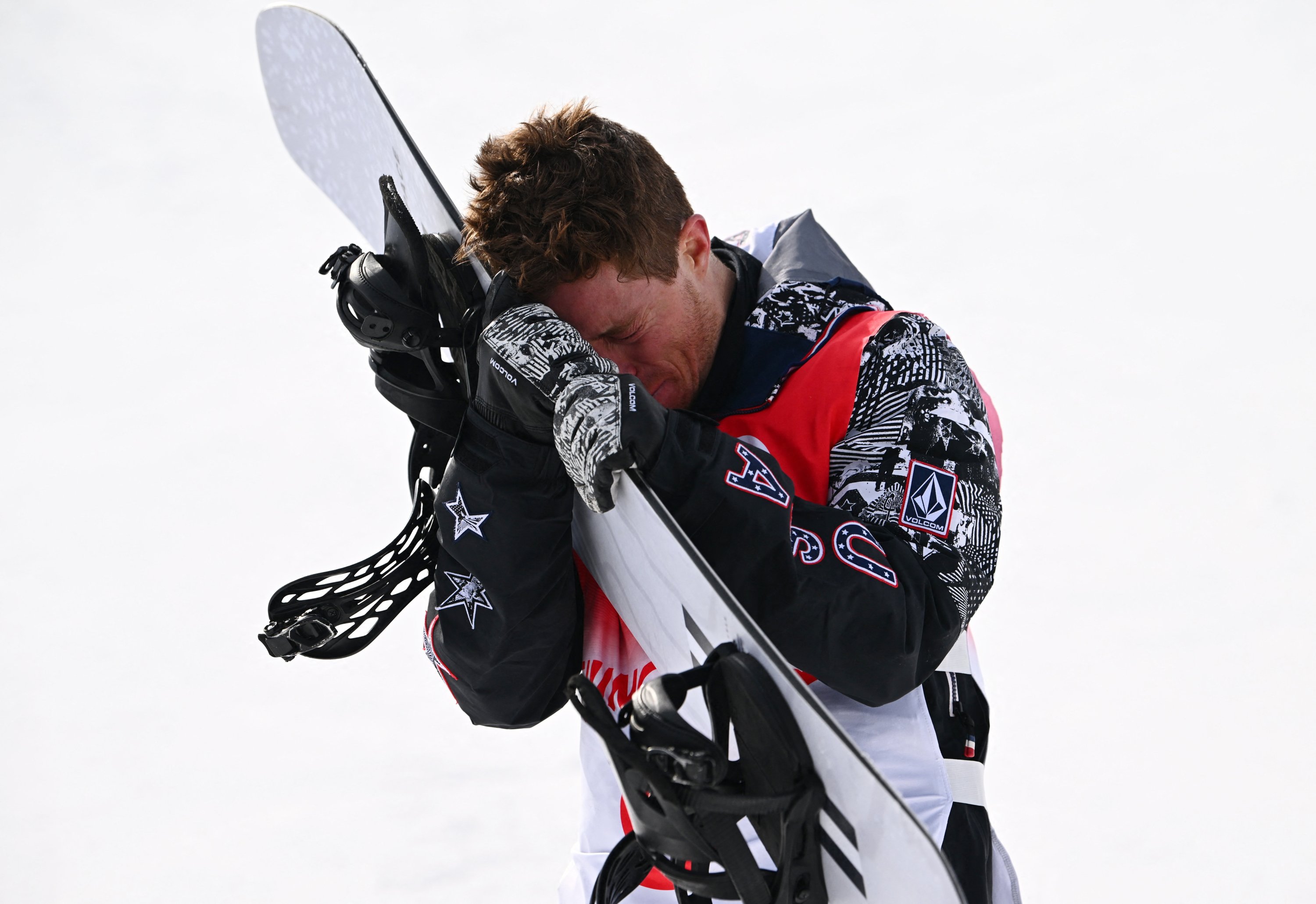 Shaun White reacts as he retires from the sport after competing in the Men's Snowboard Halfpipe final at the Beijing 2022 Olympic Games, in Zhangjiakou, China, Feb. 11, 2022. (Reuters Photo)
