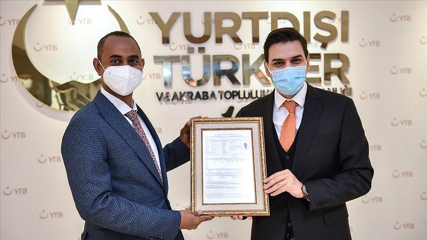 Somali Defense Minister Abdulkadir Mohamed Nur (L), a former Türkiye Scholarships beneficiary, poses with Abdullah Eren, head of the Presidency for Turks Abroad and Related Communities, the organization that provides the scholarships, in the capital Ankara, Turkey, Dec. 26, 2020. (AA PHOTO)