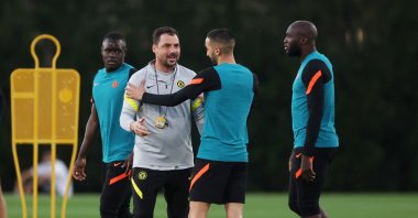Chelsea assistant coach Zsolt Low with Hakim Ziyech and Romelu Lukaku during training at The Ritz-Carlton Abu Dhabi Football Field, Abu Dhabi, United Arab Emirates, Feb. 11, 2022. (Reuters Photo)