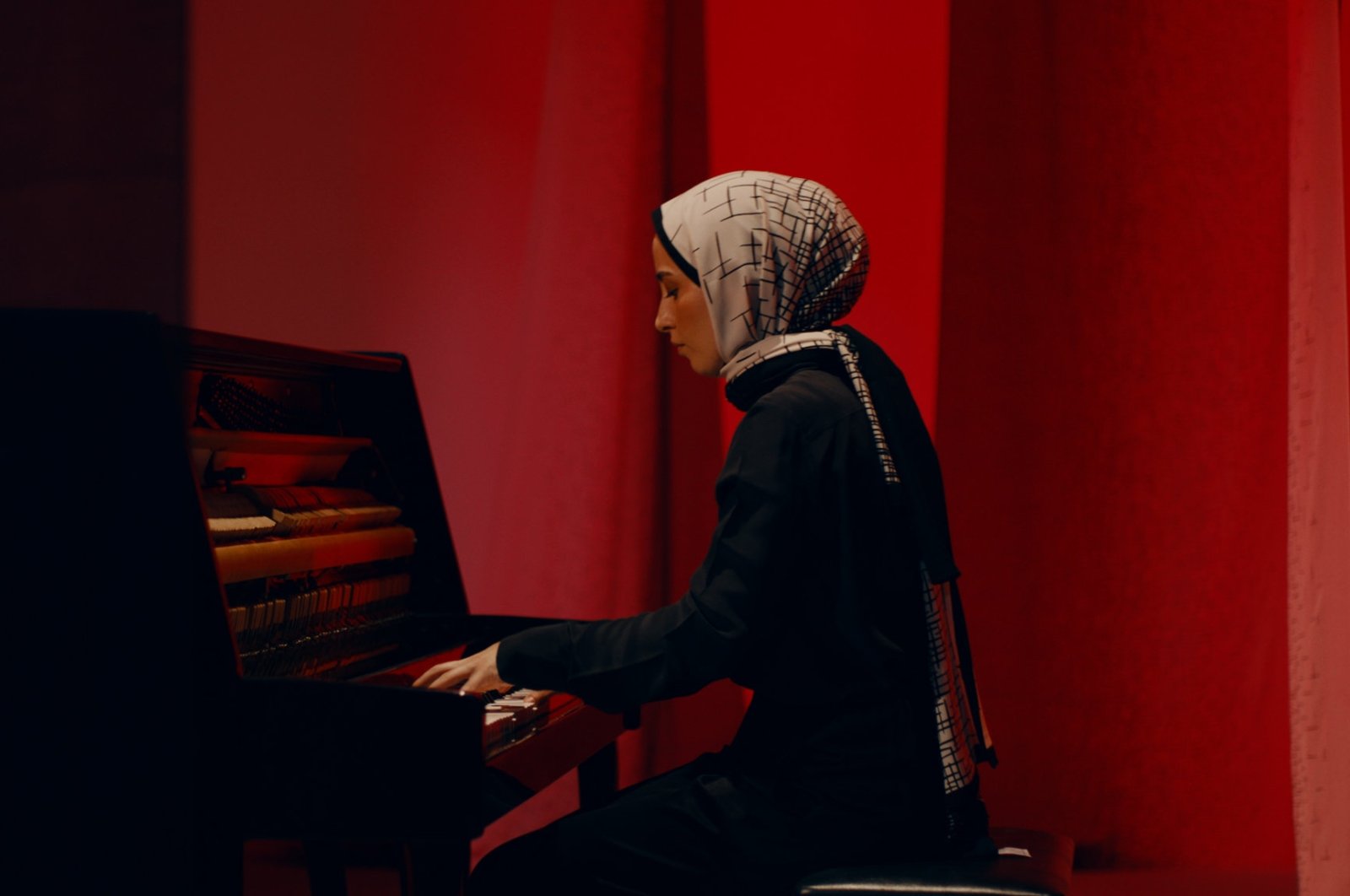 Büşra Kayıkçı plays her piano. (Sabah File Photo) 