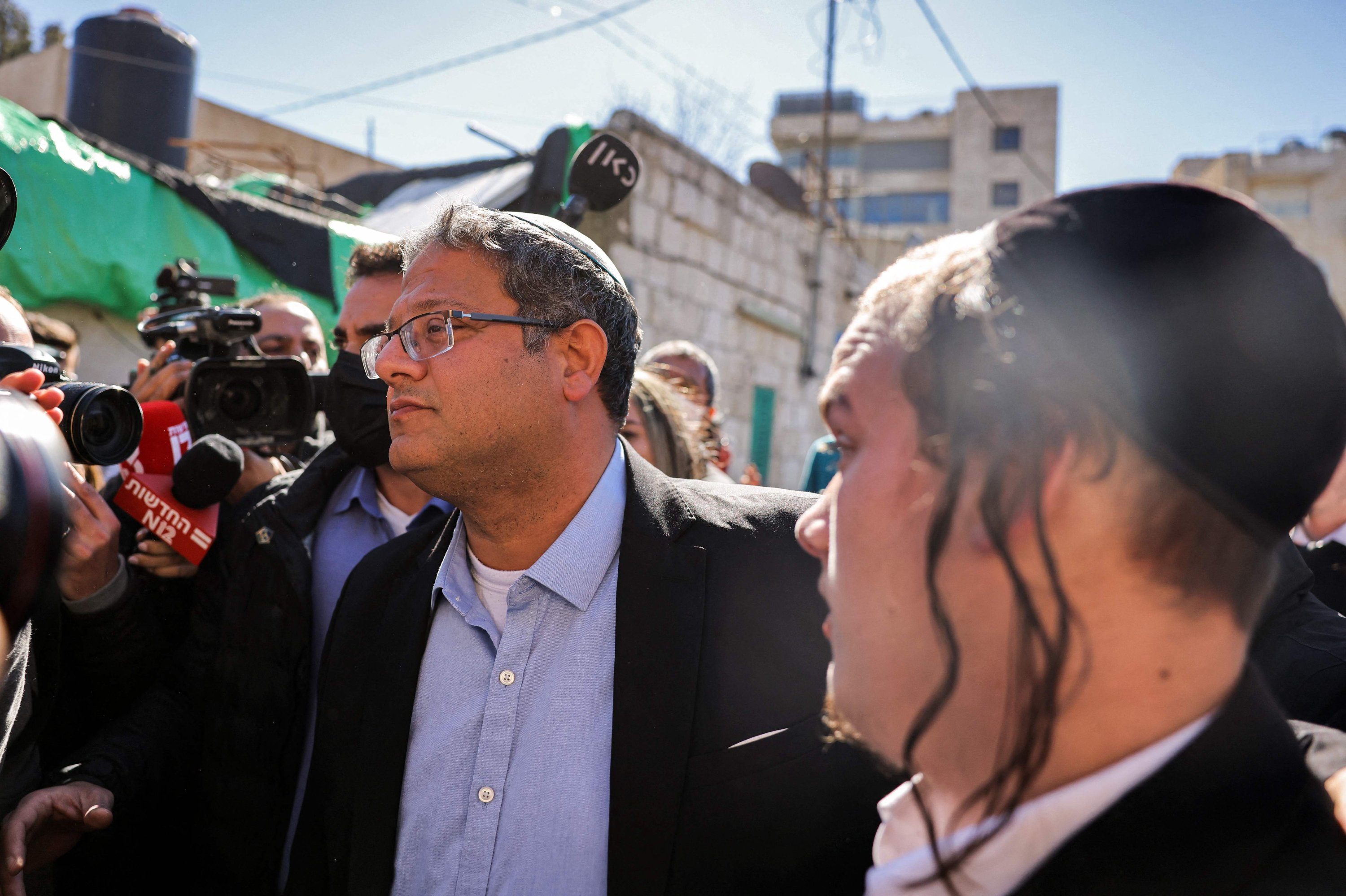Israeli politician Itamar Ben-Gvir is surrounded by journalists as he arrives at East Jerusalem's Sheikh Jarrah, occupied Palestine, Feb. 13, 2022. (AFP Photo)