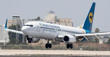 A Boeing 737-3E7 from Ukraine International Airlines lands at Ben Gurion Airport on the outskirts of Tel Aviv, Israel, July 4, 2017. (AFP Photo)