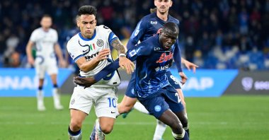 Inter Milan's Lautaro Martinez (L) vies for the ball against Napoli's Kalidou Koulibaly during a Serie A match, Naples, Italy, Feb. 12, 2022. (AFP Photo)