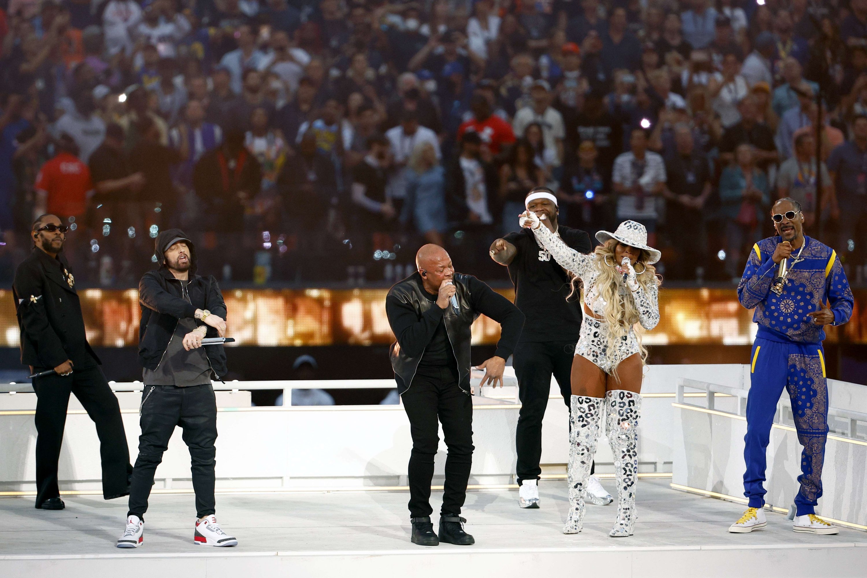 Eminem's Super Bowl Halftime Show 2022: See The Epic Set – Hollywood Life