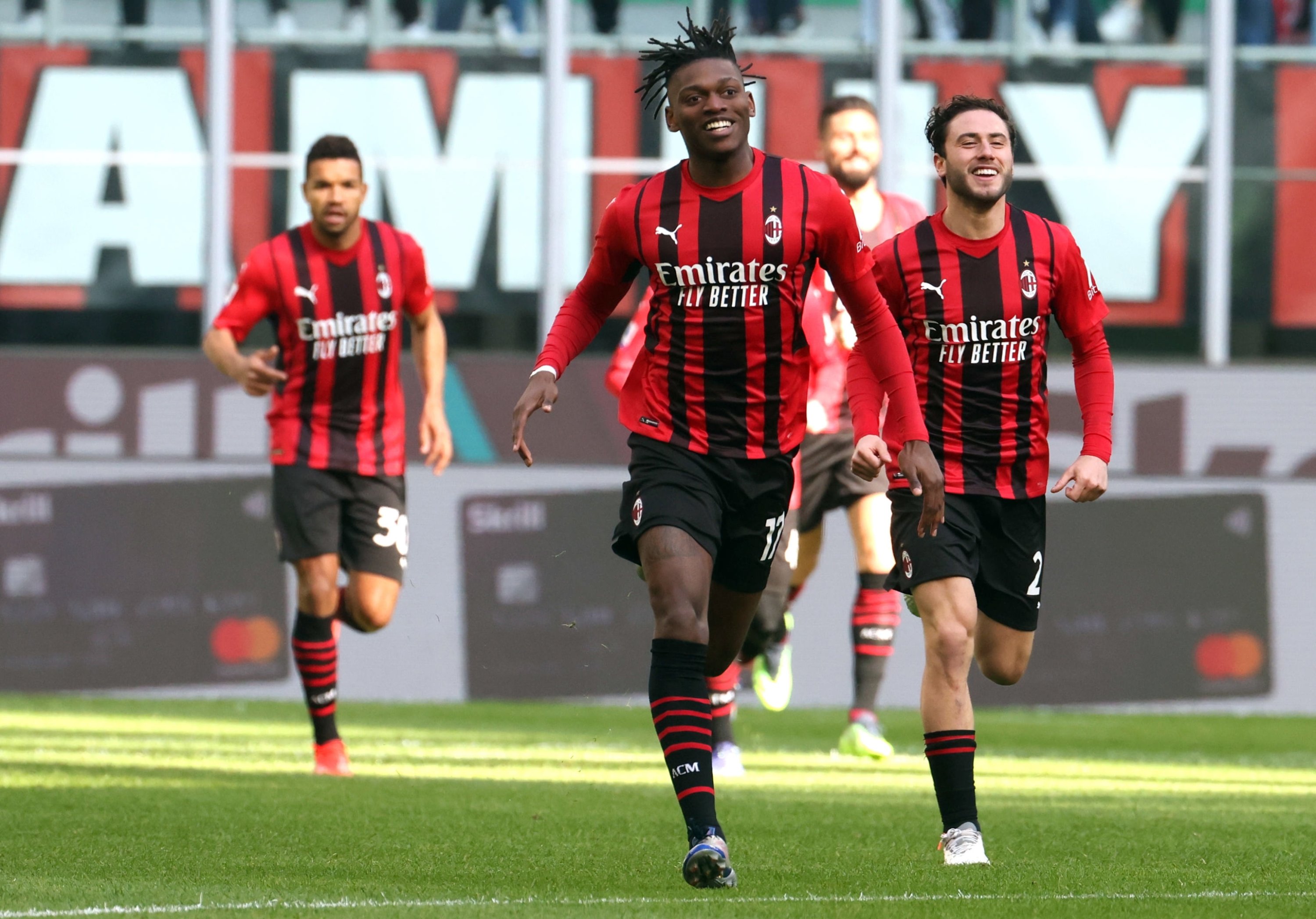 Milan takes Serie A top spot, Juve-Atalanta battle ends in draw | Daily ...
