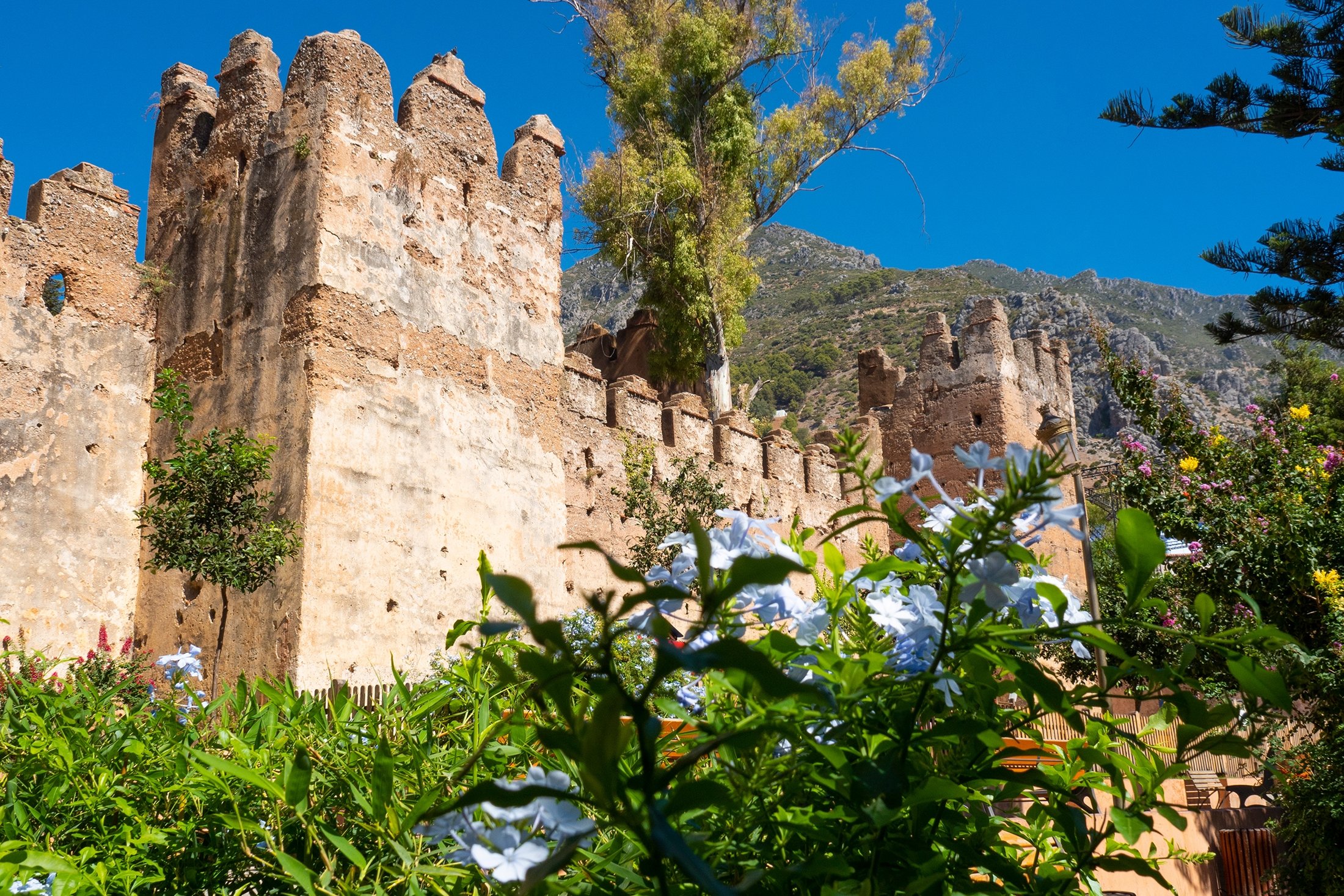 La forteresse avec ses jardins est l'un des sites classiques de Chefchaouen, au Maroc.  (Afp Photo)