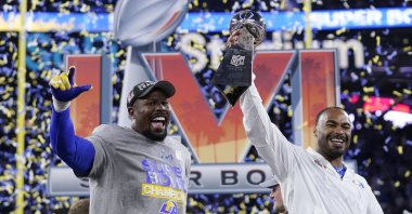 Los Angeles Rams outside linebacker Von Miller (L) celebrates with Robert Woods after the Rams defeated the Cincinnati Bengals in the NFL Super Bowl 56, Inglewood, California, U.S., Feb. 13, 2022. (AP Photo)