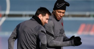Paris Saint-Germain's Lionel Messi and Kylian Mbappe during training, Saint-Germain-en-Laye, France, Feb. 14, 2022. (Reuters Photo)