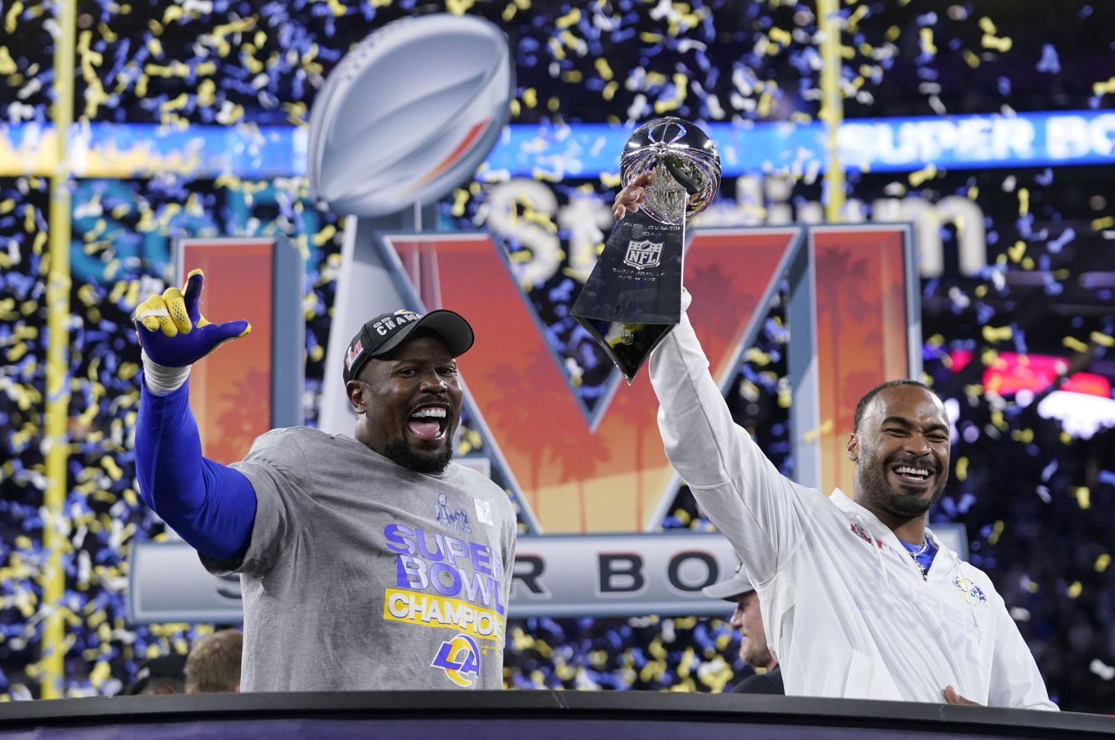 Los Angeles Rams outside linebacker Von Miller (L) celebrates with Robert Woods after the Rams defeated the Cincinnati Bengals in the NFL Super Bowl 56, Inglewood, California, U.S., Feb. 13, 2022. (AP Photo)